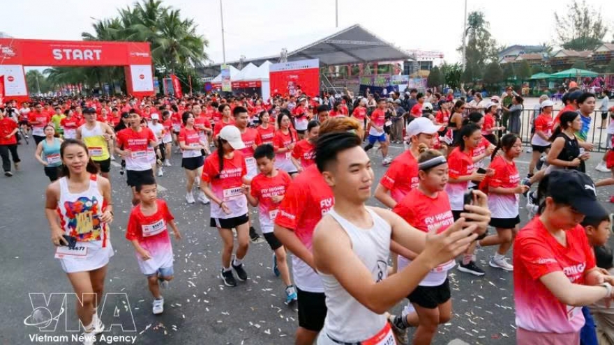 Nearly 8,000 runners join AirAsia RedRun Da Nang 2026